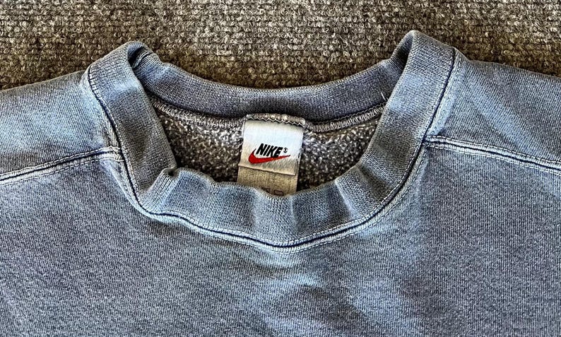 Nike VTG Sweatshirt Blue Green “Sports & Fitness” Screen Print Distressed Y2K bild 10