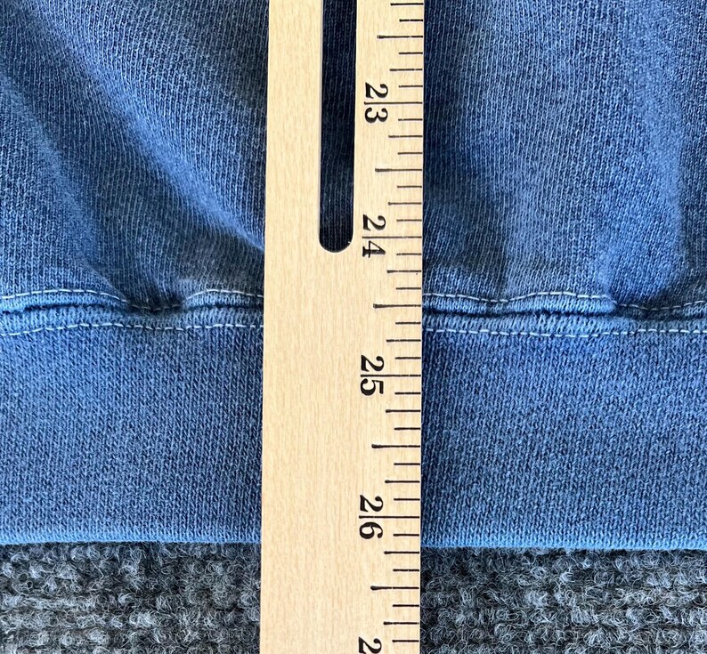 Nike VTG Sweatshirt Blue Green “Sports & Fitness” Screen Print Distressed Y2K bild 9