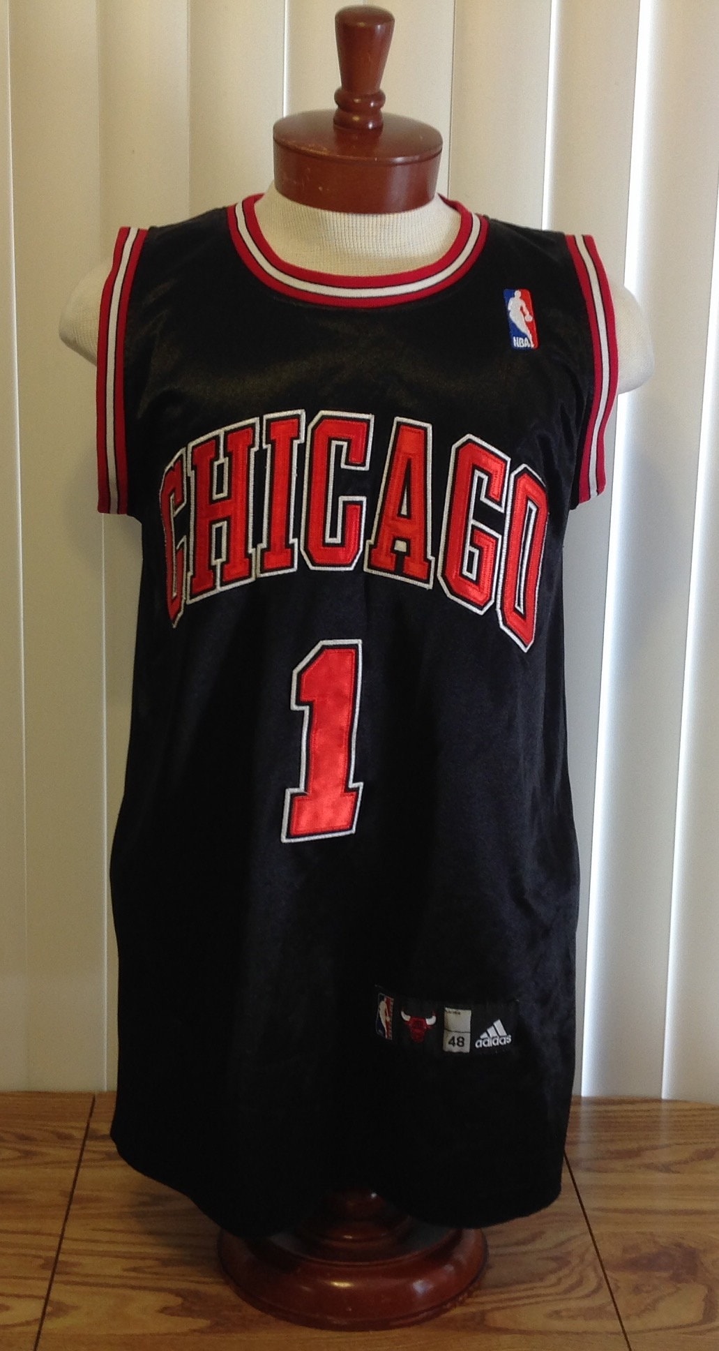 Buy the Adidas Men Black Chicago Bulls #1 Jersey S