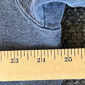 Nike VTG Sweatshirt Blue Green “Sports & Fitness” Screen Print Distressed Y2K bild 5