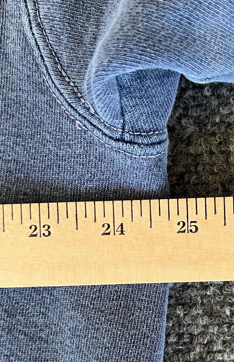 Nike VTG Sweatshirt Blue Green “Sports & Fitness” Screen Print Distressed Y2K bild 5