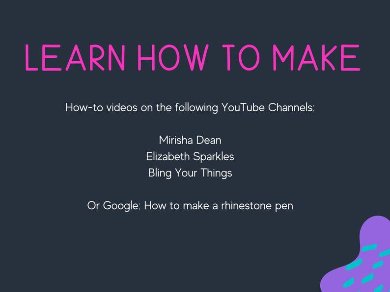 Puede incluir: Un fondo azul oscuro con texto rosa que dice "LEARN HOW TO MAKE". Debajo del texto hay una lista de canales de YouTube para aprender a hacer cosas: Mirisha Dean, Elizabeth Sparkles y Bling Your Things. El texto tambi&eacute;n sugiere buscar en Google "How to make a rhinestone pen".
