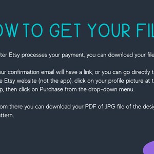 Puede incluir: Un gr&aacute;fico de texto azul y blanco sobre un fondo oscuro con el texto "HOW TO GET YOUR FILE". El texto a continuaci&oacute;n explica c&oacute;mo descargar su archivo digital despu&eacute;s de comprar en Etsy.