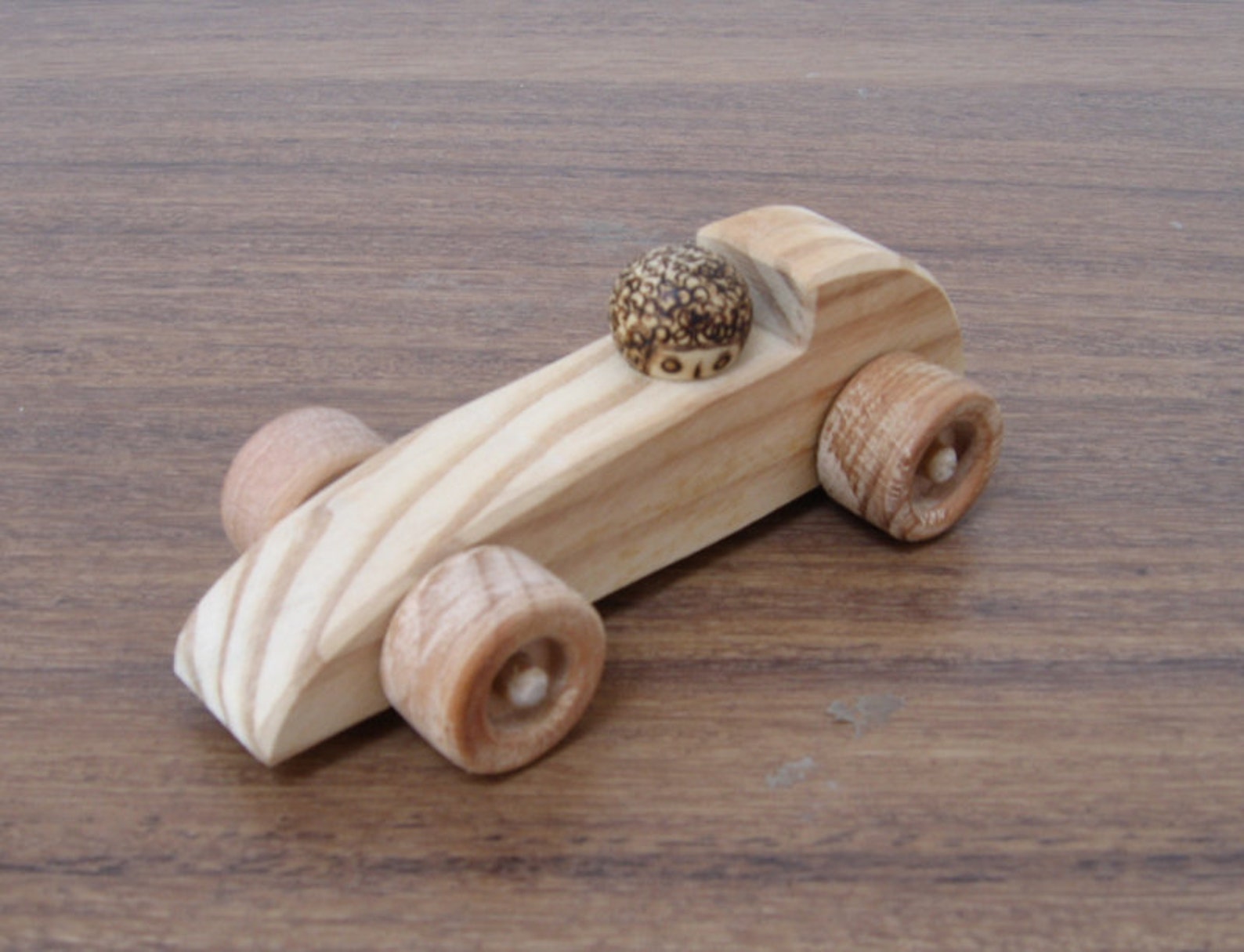 Wooden Sports Car Racing Car Toy Driven by a Peg Driver Eco-friendly