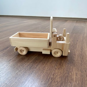 Hila, the wooden straight toy truck with a peg man driver low walls image 3