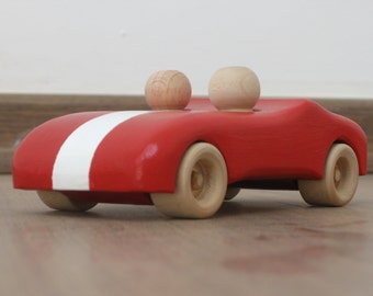 Jouet en bois fabriqué à la main - voiture rouge avec bande blanche - jouet de voiture de jeu de simulation avec deux personnes à chevilles