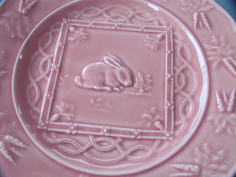 BORDALLO Pinheiro Accent PINK Collectible Rabbit Luncheon Plate in Farm by Bordalla Pinheiro Made in Portugal
