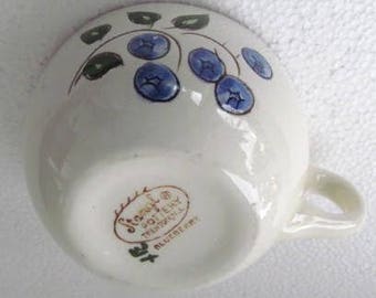 1950&#39;s Vintage Original Stangl Blueberry Ceramic Collectible Flat Cup