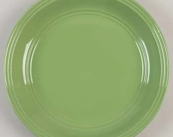 Assiette plate en grès cérame vert : collection MAINSTAYS, finition brillante