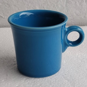 Grande tasse à café New Fiesta Blue Color (plus récente) par Homer Laughlin