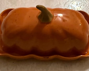 Mantequera de cerámica vintage nueva color calabaza coleccionable con tapa de Hello Autumn