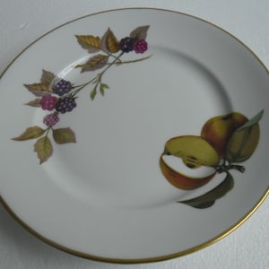 Vintage 1960's "Evesham Gold" by ROYAL WORCESTER Collectible Bread & Butter Plate Bone China with Gold Trim