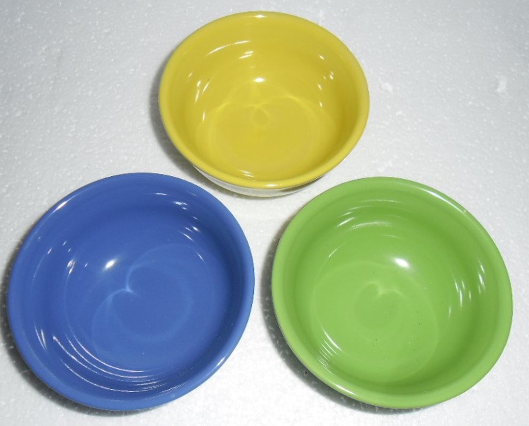 Collectible Porcelain Salad Bowls: Yellow, Blue & Green (Set of 3