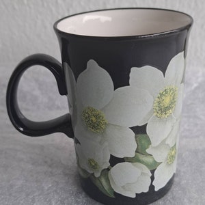 DUNOON Collectible White Flowers, Black Mug Stoneware White Fine Bone China Mug, Made In Scotland