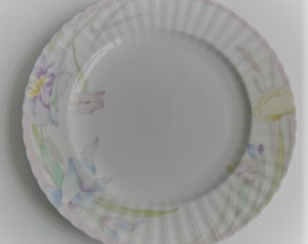 Vintage 1980's Pink Melody by MIKASA "Petite" Large Dinner Plate  Bone China 10 3/4"-Japan