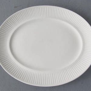 1970&#39;s 11&quot; Oval Serving Platter, Fine English Tableware by Johnson Brothers Made In England, Staffordshire