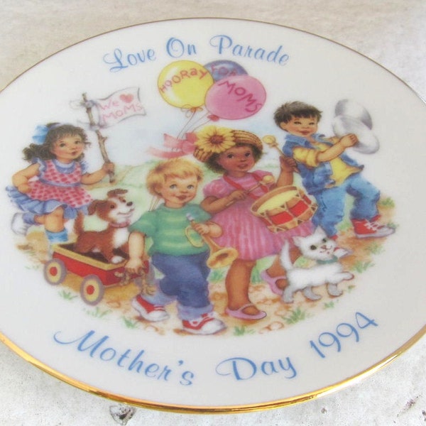 1994 Love On Parade "Mother's Day" "Mom" Miniature Collectible Plate by Avon