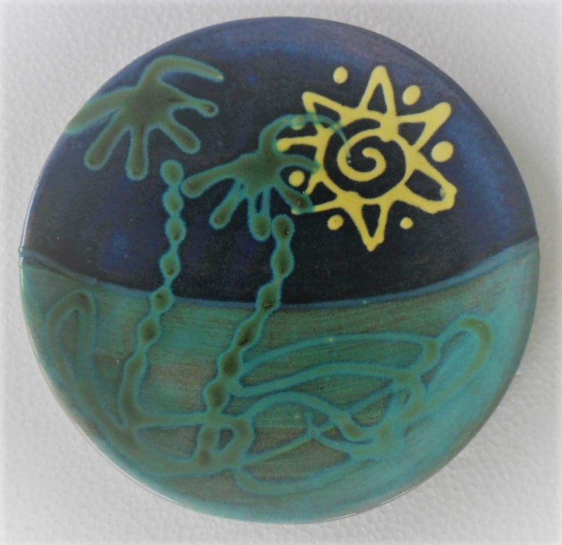 Handmade Earthworks Ceramic Pottery SUNSHINE 3 Large Dinner PlatePlatter Blue /& Sun Design Barbados by Goldie Spieler