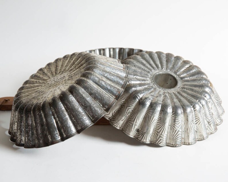 Vintage Rusty Bundt Tins Bundt Pans Decorative Tins Rustic Etsy