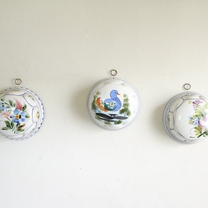 Wall Decor | Bassano Italian Ceramic Mold | Made in Italy | Ceramic Hand-Painted Wall Art | Romantic | Cottage | Wall Decor Decorative Molds