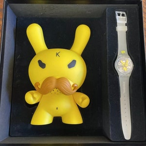 海外アーティストデザインのTOY付きスウォッチ発売、BEAMSで