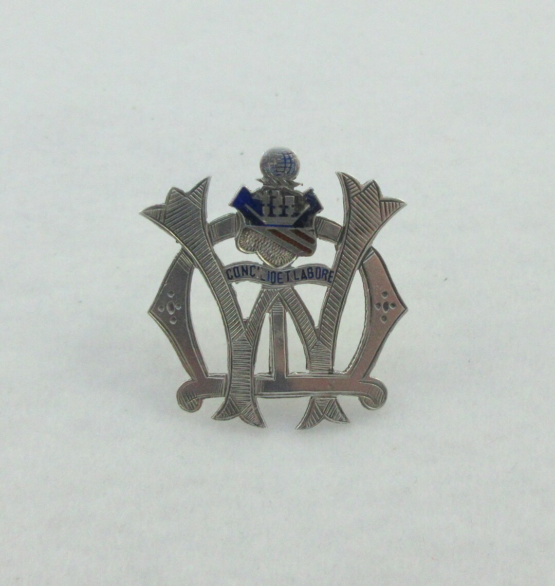 イギリスアンティーク スポーツ シルバー メダル & ブローチ STERLING il_1080xN.2503027464_94lz.jpg