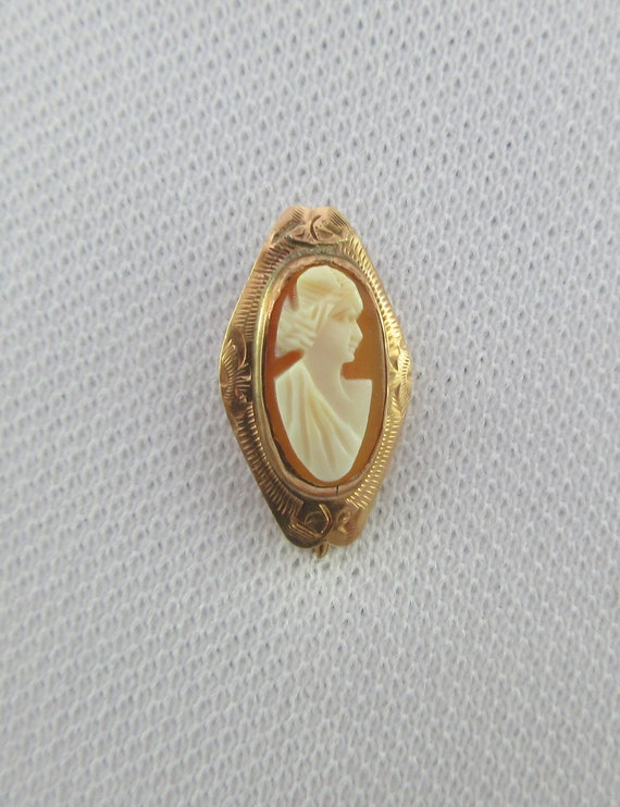 10k Yellow Gold Etched Cameo Hat Pin - image 1