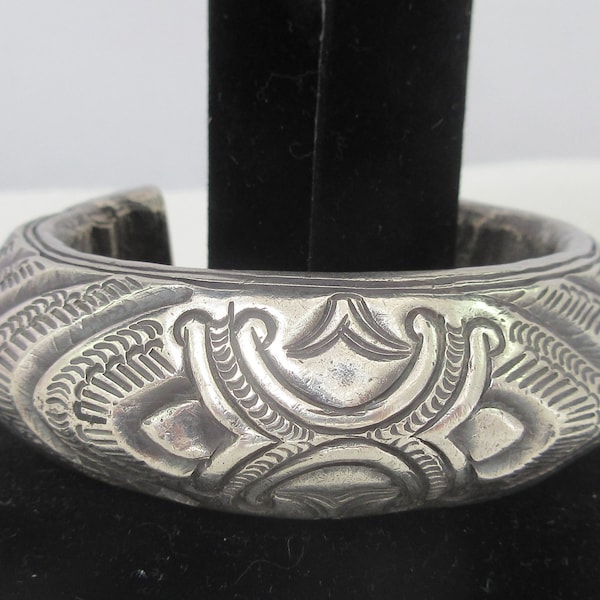 Ethnic Hill Tribe Golden Triangle Sterling Silver Floral Cuff Bracelet- Small Wrist