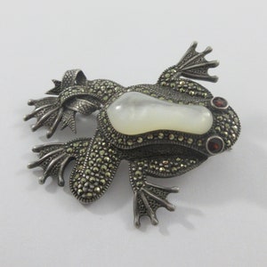 Adorable Sterling Silver Marcasite Frog Garnet Eyes Mother of Pearl Body Brooch