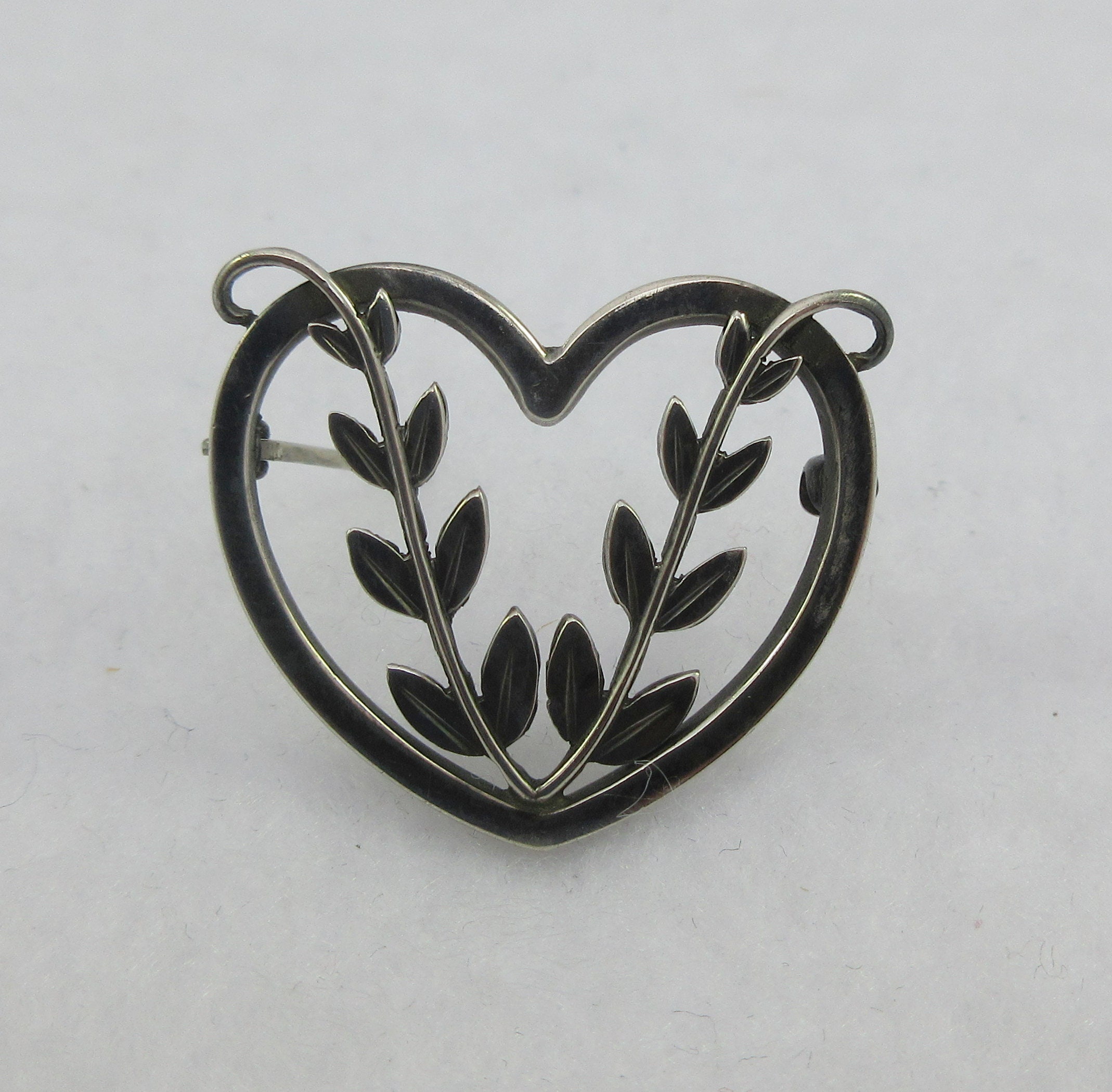 【美品・箱付き】ジョージジェンセン／ハート・植物 ブローチ SV925／242B 美品・箱付き】ジョージジェンセン／ハート・植物 ブローチ SV925／242B
