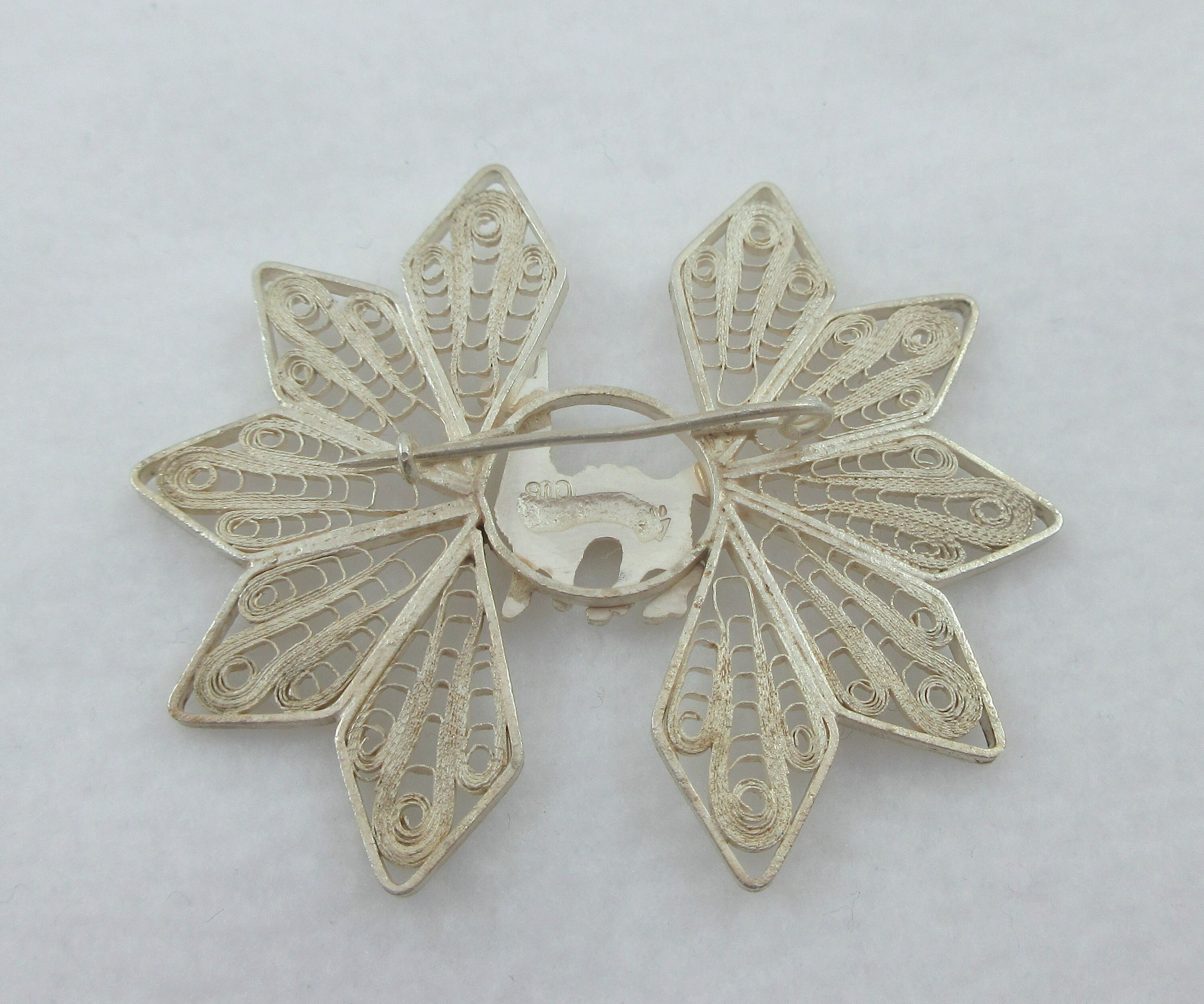 Broche Résine Motif Lama - Couleur Argentée - Occasion En Parfait état - Bijou Fantaisie