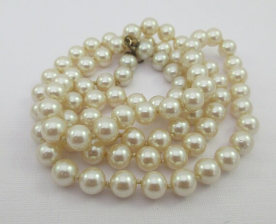 Hand Knotted Signed Miriam Haskell Faux Pearl Nec… - image 1