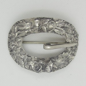 Antike Stieff Sterling Silber Jugendstil Repousse Schnalle Schärpe Pin Brosche - C-Verschluss- Wie es ist