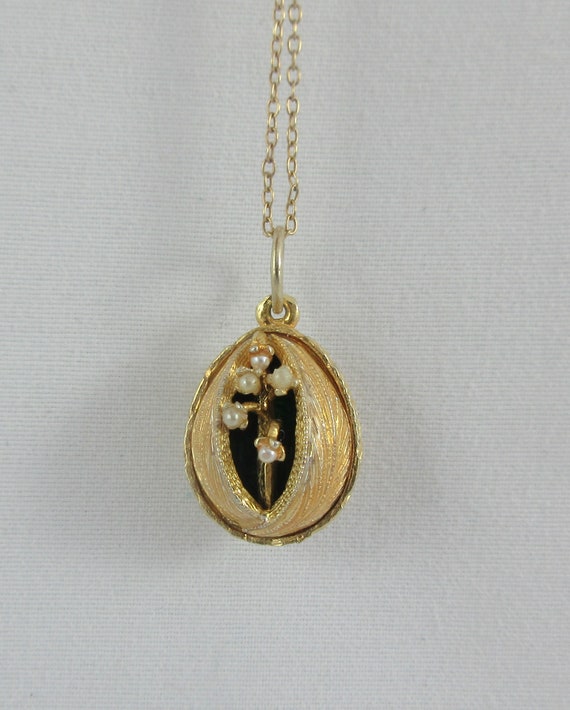 Flower Egg Open Locket Necklace Flower Egg Open Locket Necklace