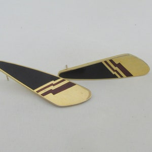 Pendientes de perno en tono dorado con esmalte geométrico largo de Laurel Burch firmados