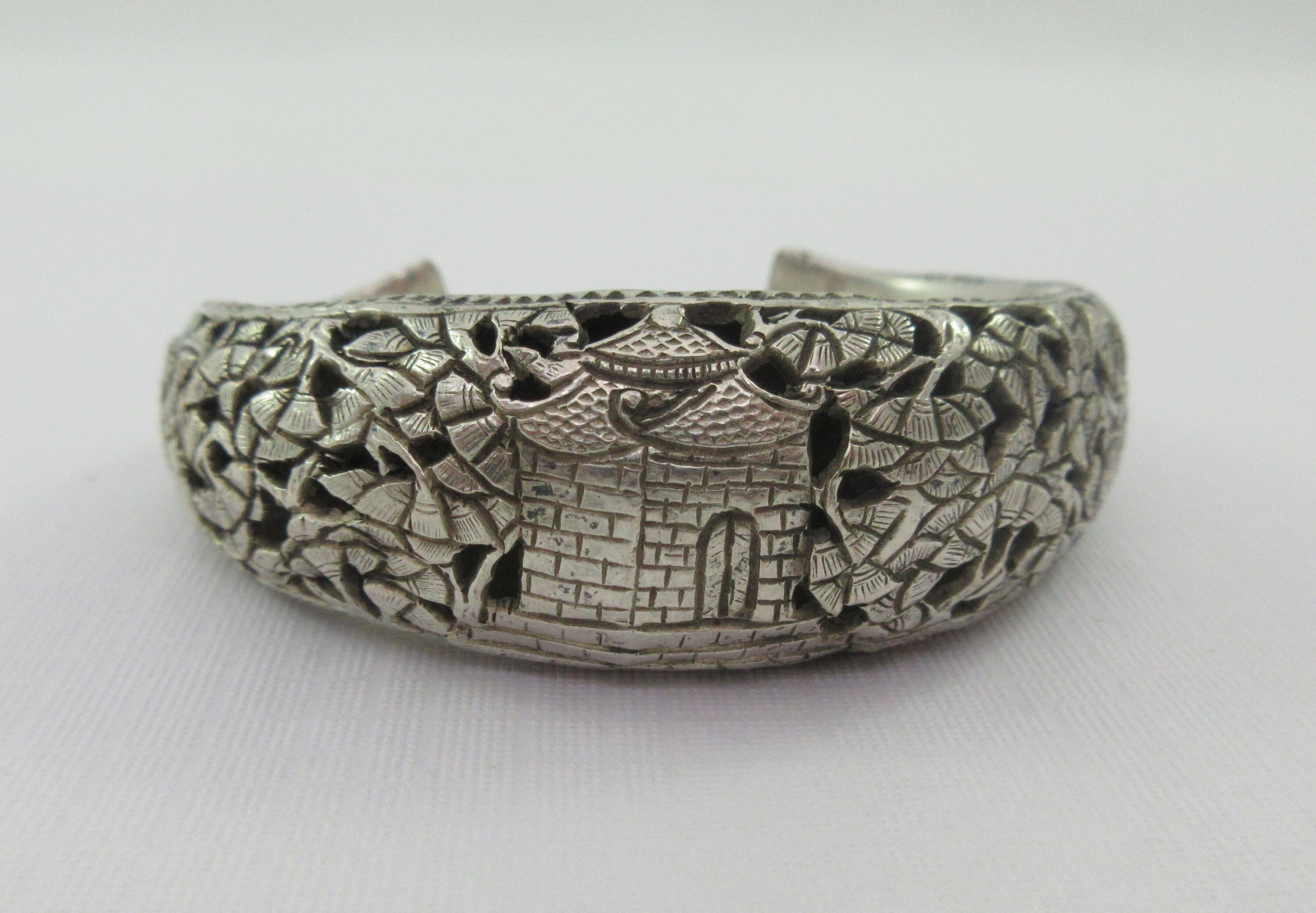 アジアン スターリング シルバー フローラル ストーリーテラー カフ