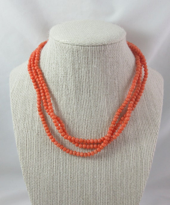 Lot De 3 Colliers En Corail + 1 Collier Avec Fermoir Or Plastique - Occasion