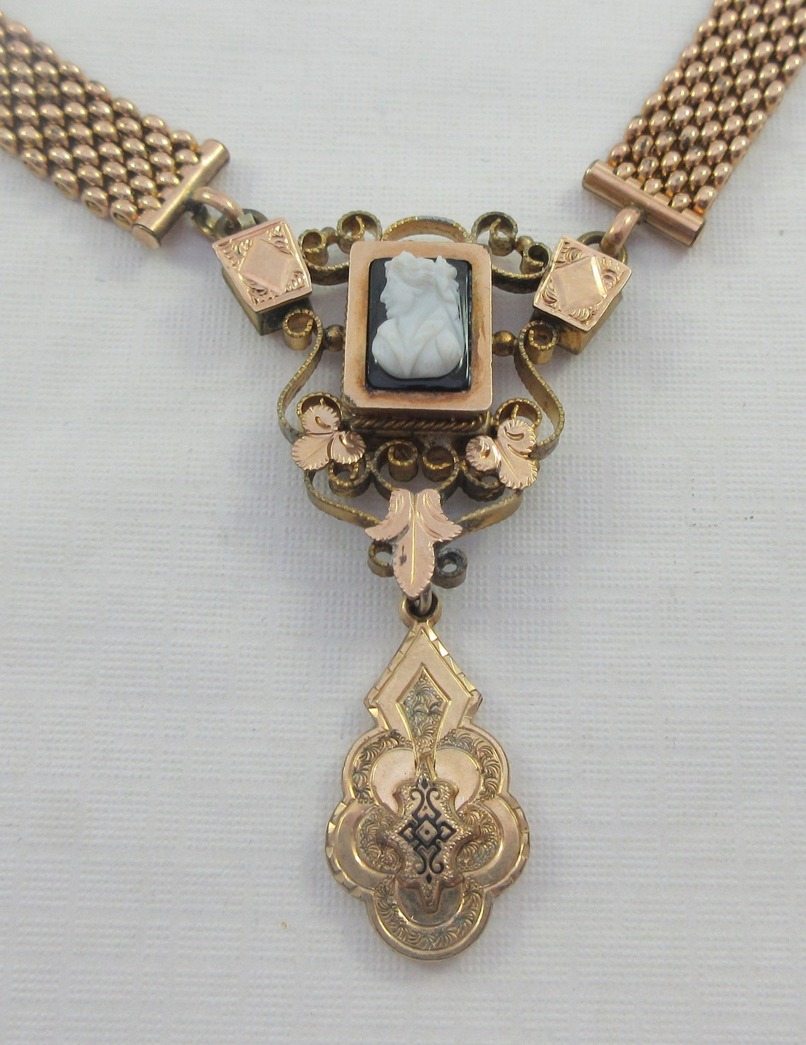 Collana Cammeo Vittoriano Con Accenti Floreali, Improved Silver