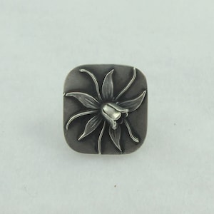 Gusterman Georgetown  Small Sterling Silver Art Nouveau Style 3D Bell Flower Brooch