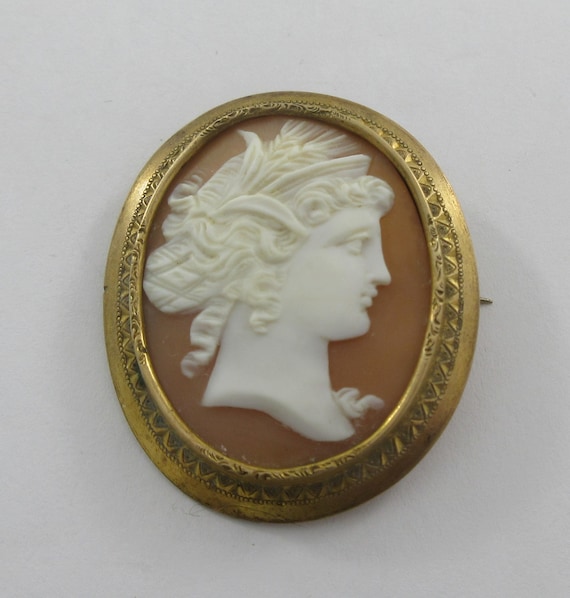 Antique Gold Tone Etched Cameo Brooch - C clasp