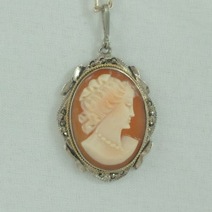 800 Sterling Silver Marcasite Shell Cameo Pendant w. Sterling Chain