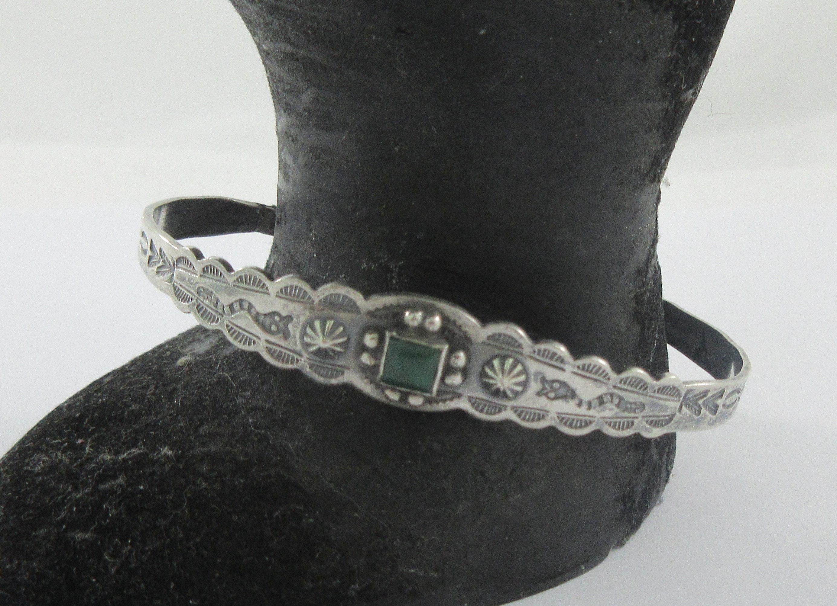Side Hogan Vintage Native American Navajo Black Jasper Sterling Silver Ring Side Hogan Vintage Native American Navajo Black Jasper Sterling Silver Ring