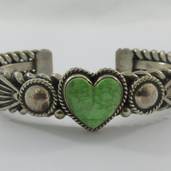 Bracciale a forma di cuore in argento sterling firmato Navajo Albert Jake Gaspeite - Polso piccolo
