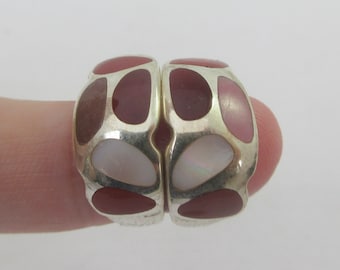 Orecchini a cerchio aperti con intarsio multipietra in argento sterling Whitney Kelly