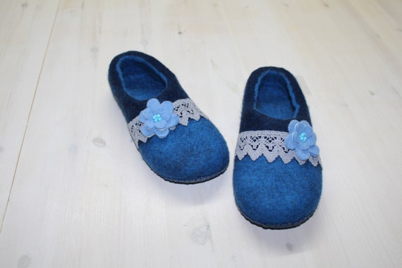women's shoes with blue soles