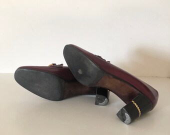 靴 Vintage celine shoes CELINE Vintage Burgundy Leather and Gold Link Chain Heels