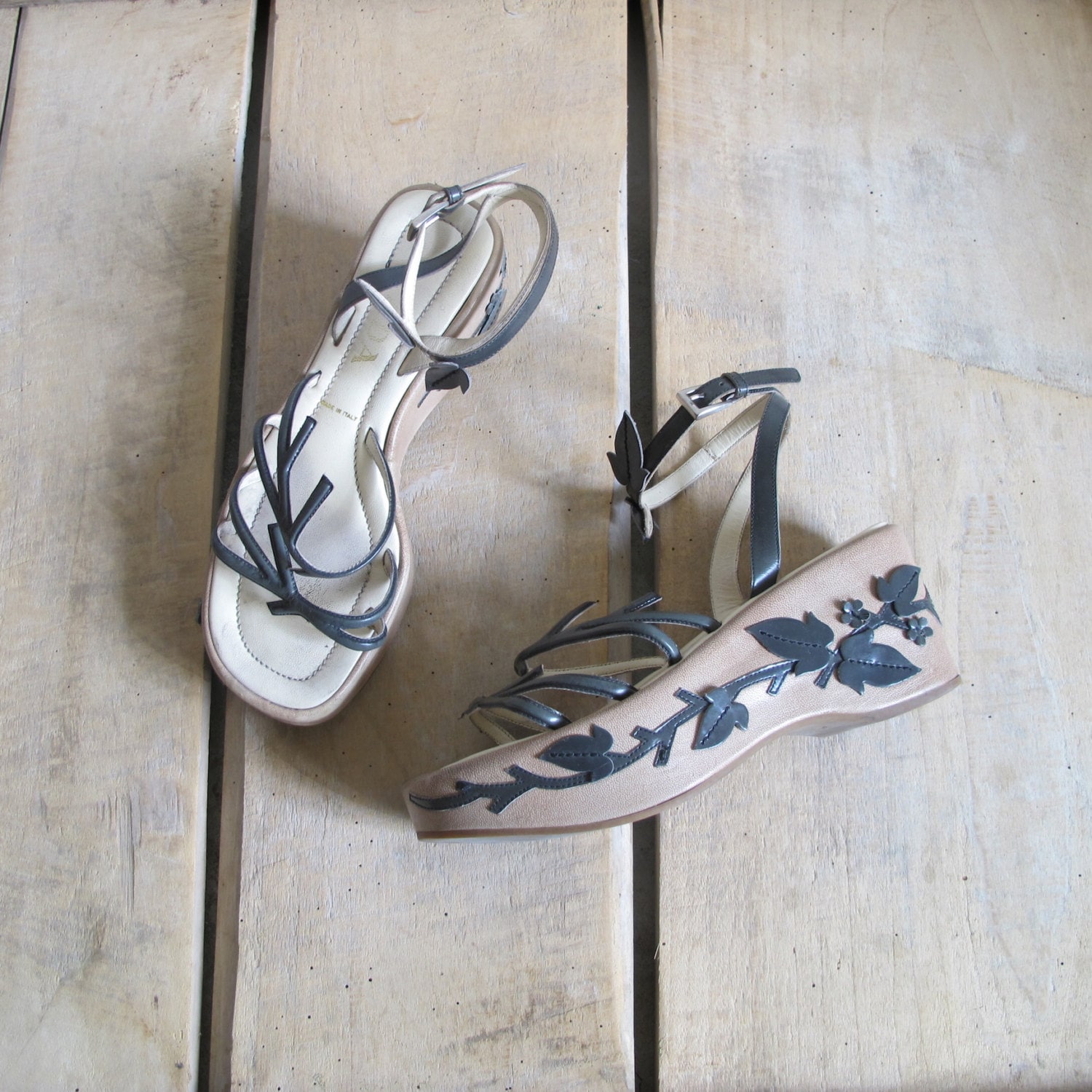 Foglia di vite in pelle PRADA vintage degli anni 90 BOHO