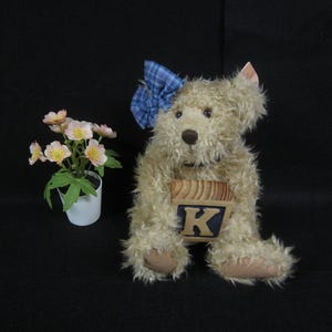 Ours en peluche Russ, Bears from the Past, lettre « K » brique, 30 cm de haut, fourrure douce, réf. 4371, « Caramel »