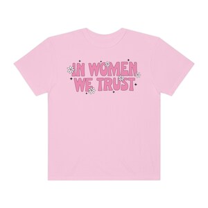 In Women We Trust Retro Groovy Women&#39;s Rights Comfort Colors Unisex Short Sleeve Tee