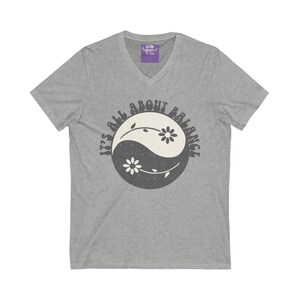 Es dreht sich alles um Balance Yin Yang Kurzarm Unisex T-Shirt mit V-Ausschnitt